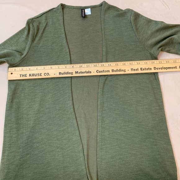 H&M Green M Cardigan Lightweight Cover up Scandi Girl Normcore Minimalist - Picture 5 of 6